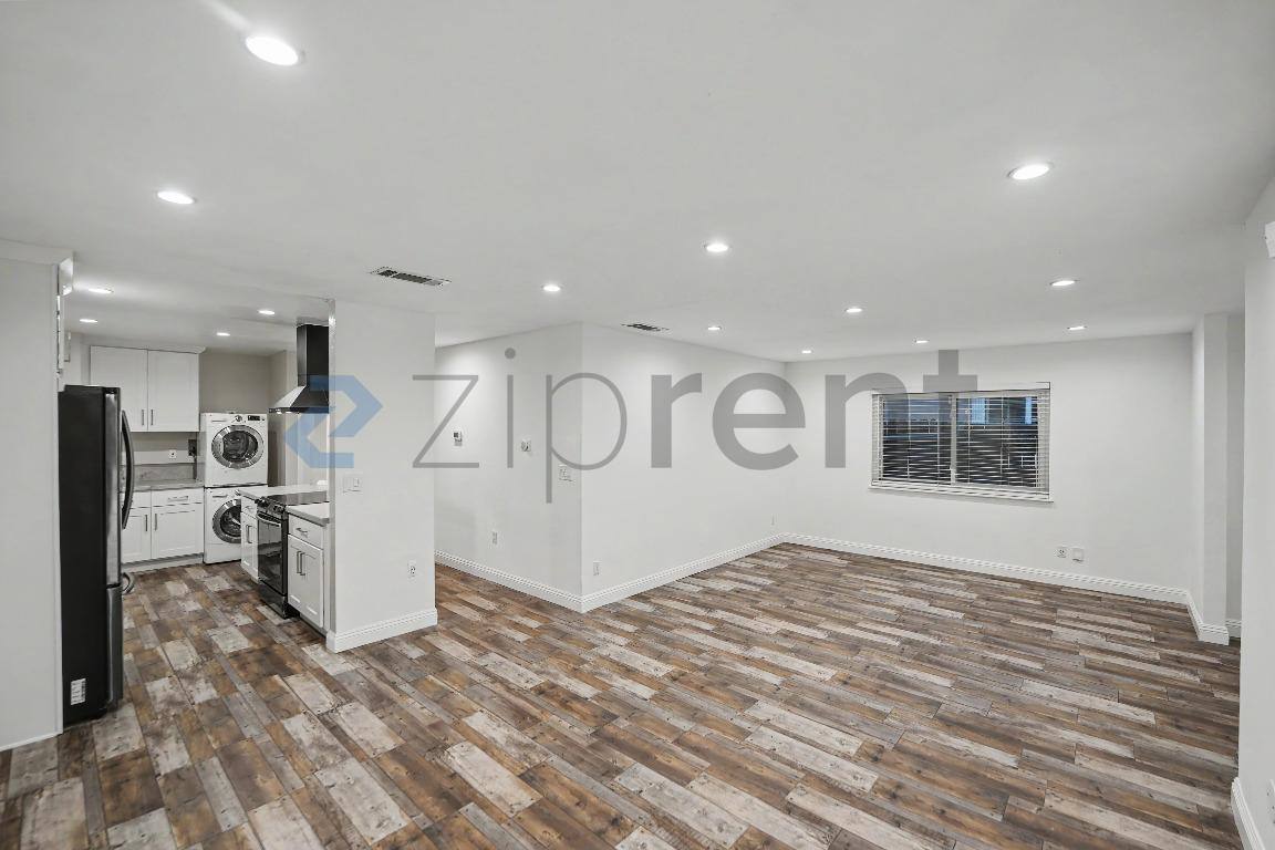 House for rent at 1231 W 87th St, Los Angeles, CA 90044