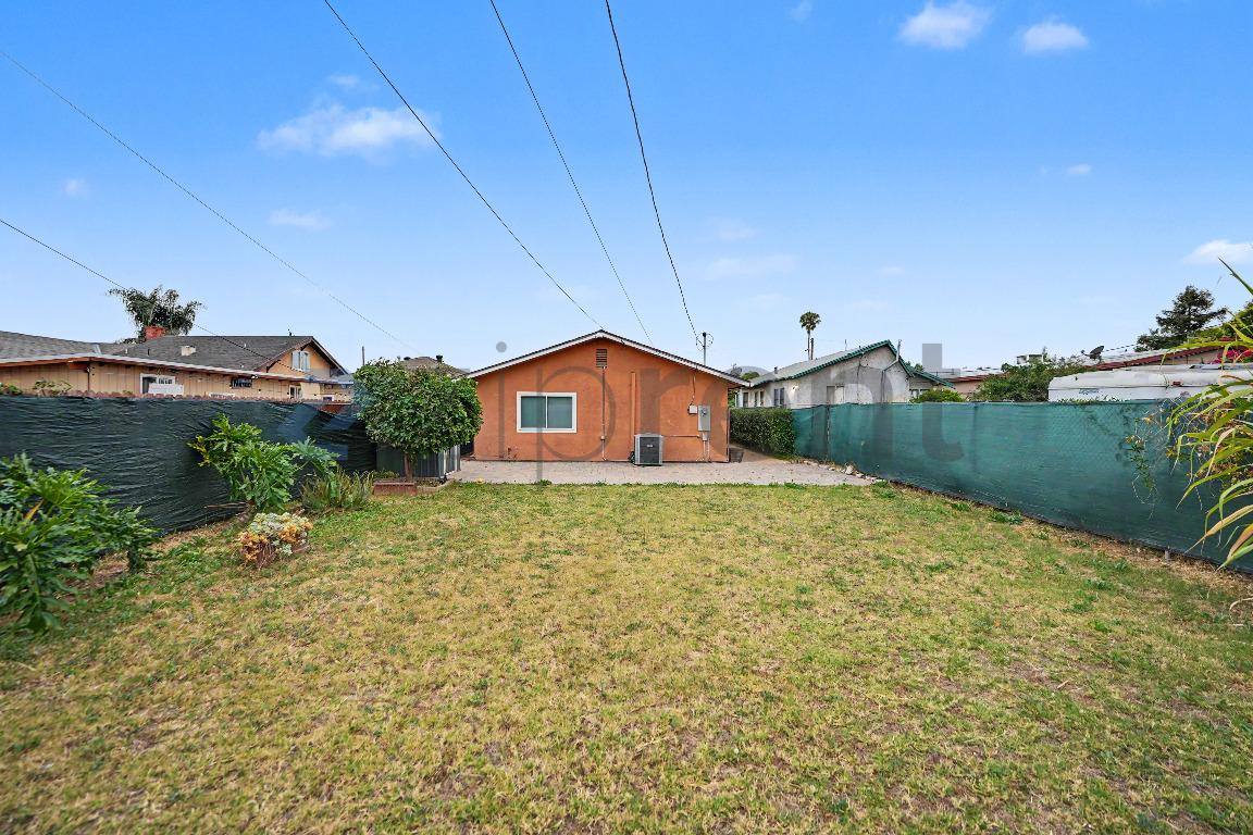 House for rent at 1231 W 87th St, Los Angeles, CA 90044