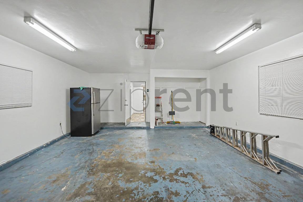 House for rent at 1231 W 87th St, Los Angeles, CA 90044