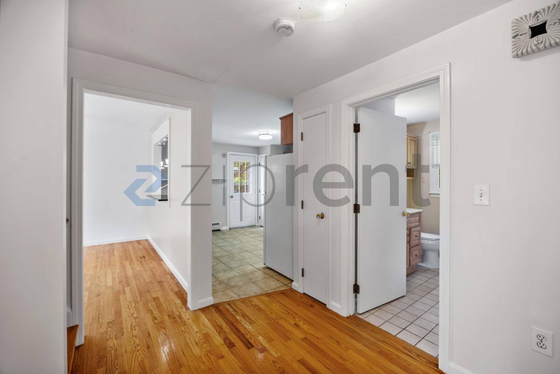 House for rent at 174 Fox Hill Rd, Burlington, MA 01803