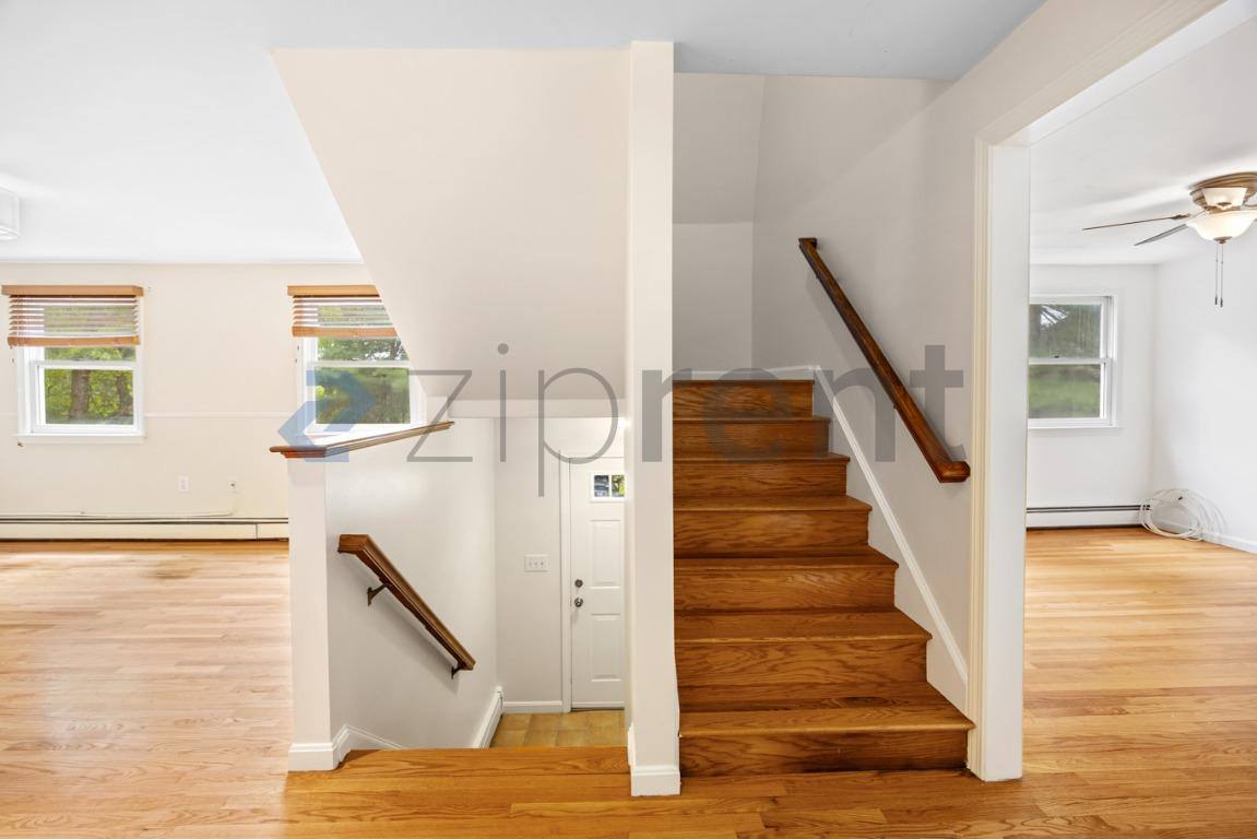 House for rent at 174 Fox Hill Rd, Burlington, MA 01803
