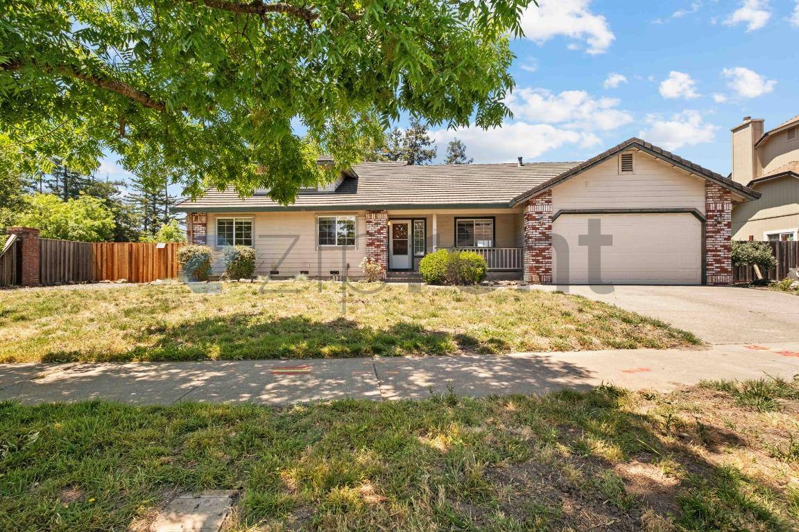 House for rent at 1425 Country Manor Dr, Santa Rosa, CA 95401