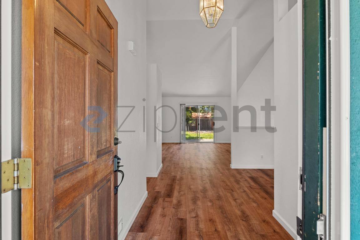 House for rent at 1425 Country Manor Dr, Santa Rosa, CA 95401