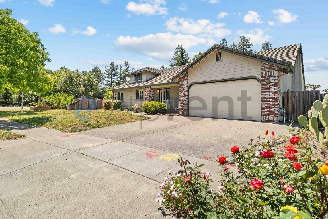 House for rent at 1425 Country Manor Dr, Santa Rosa, CA 95401