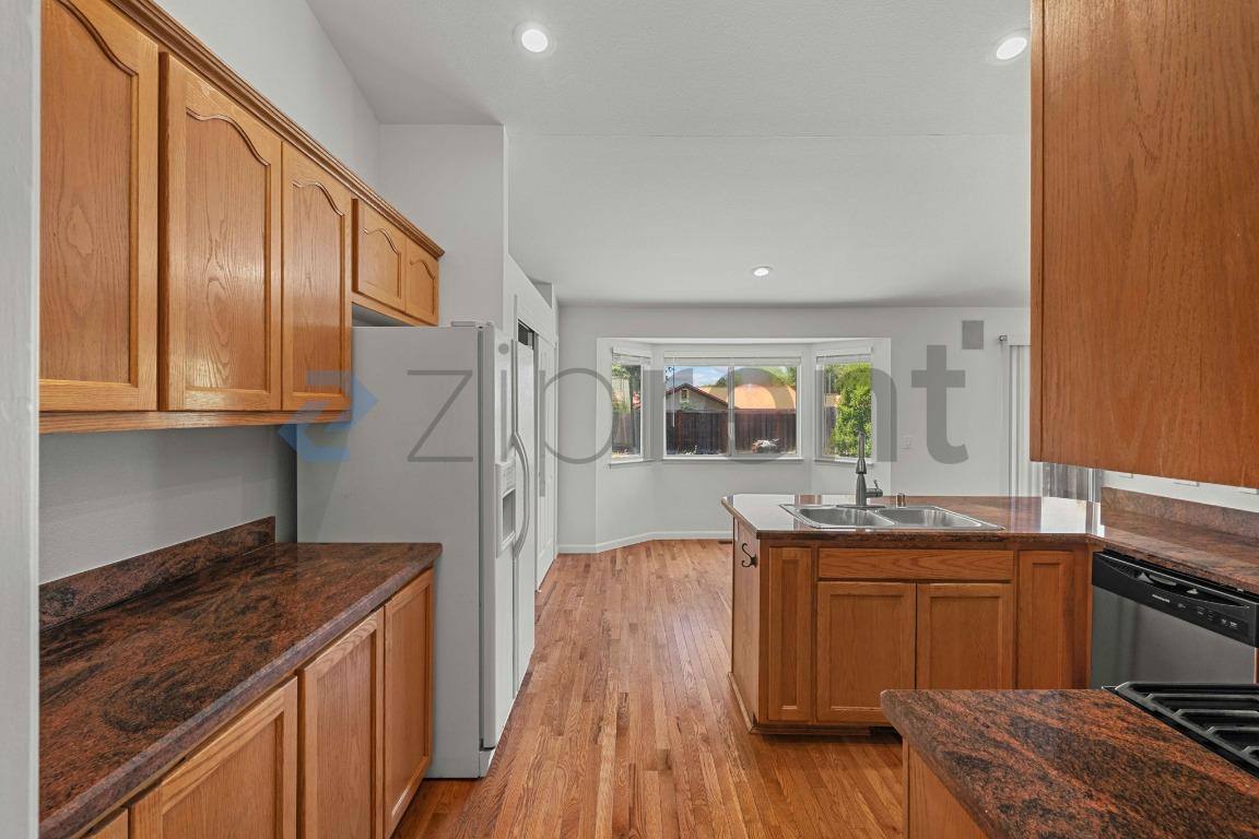 House for rent at 1425 Country Manor Dr, Santa Rosa, CA 95401