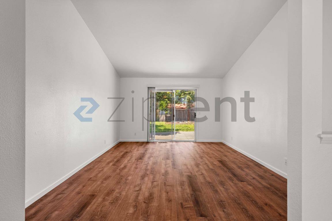 House for rent at 1425 Country Manor Dr, Santa Rosa, CA 95401