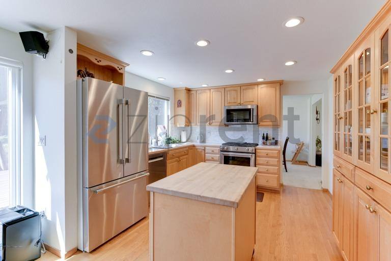 House for rent at 8835 SE 36th St, Mercer Island, WA 98040