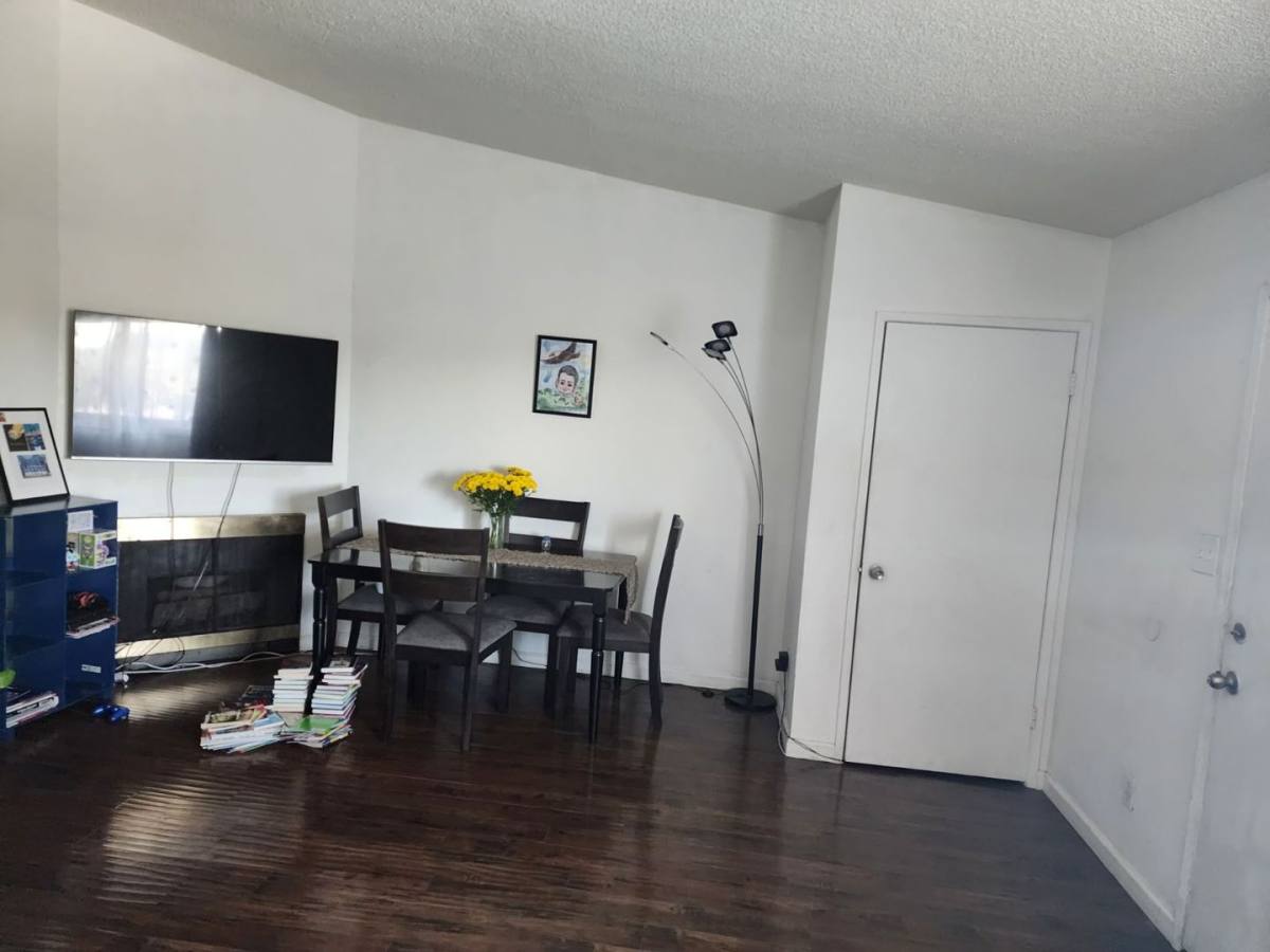 Apartment for rent at 10159 Pinewood, Tujunga, CA 91042
