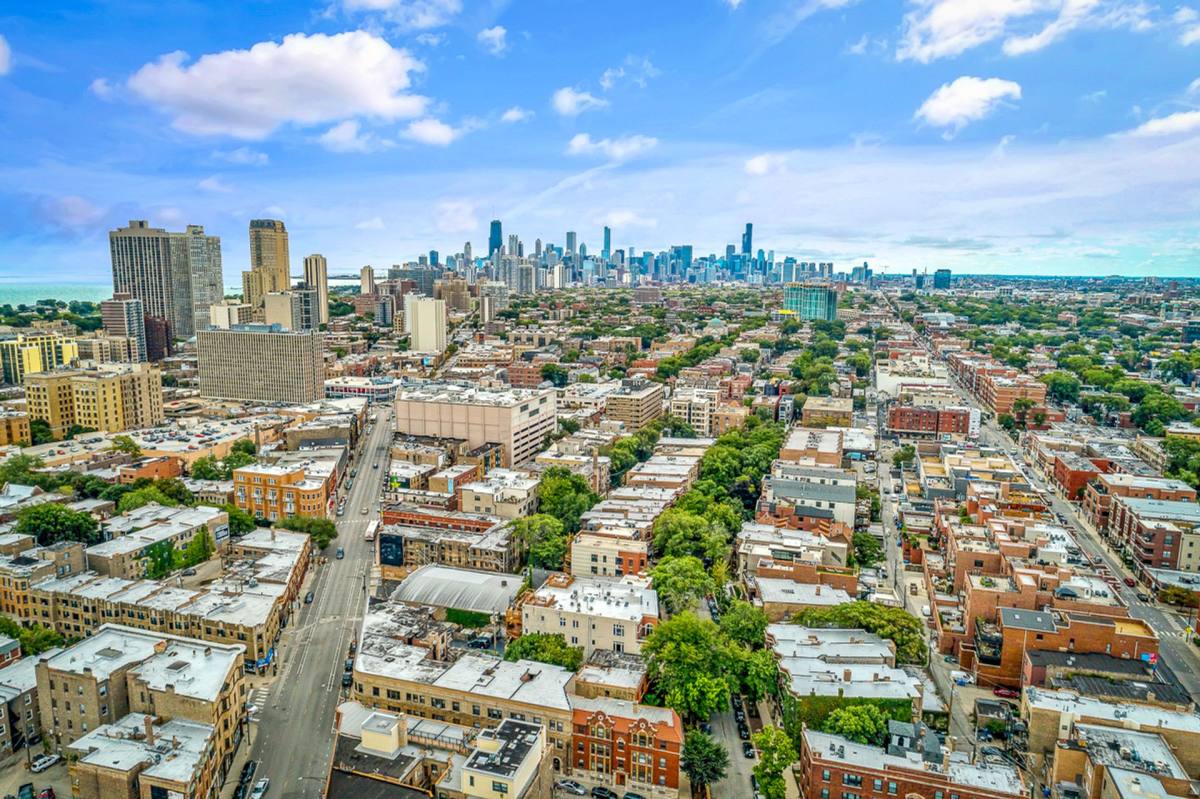 Apartment for rent at 2876 N Clark St, Chicago, IL 60657