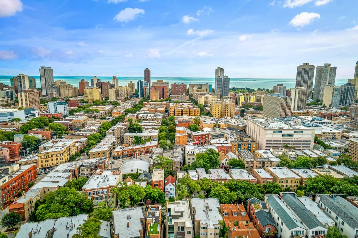 Apartment for rent at 2876 N Clark St, Chicago, IL 60657