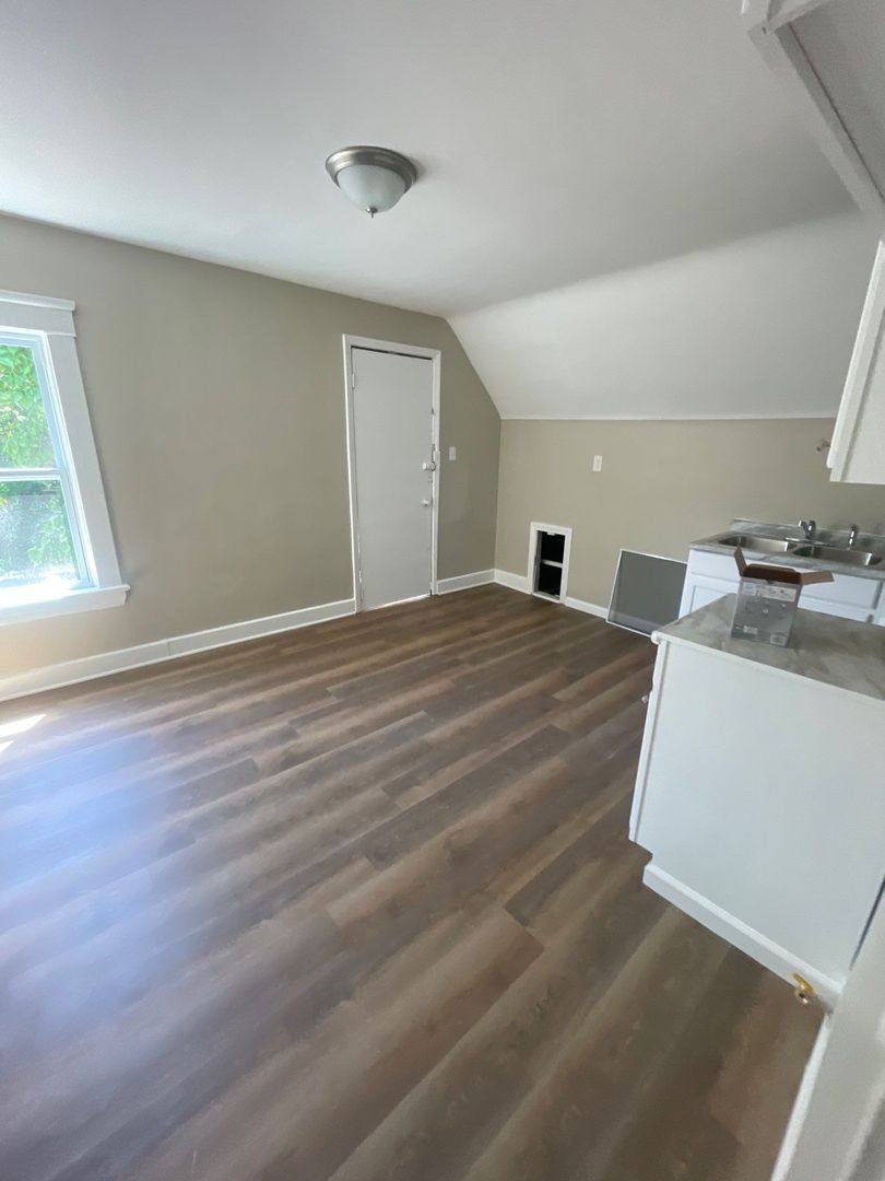 Apartment for rent at 381 E 152nd St, Cleveland, OH 44110