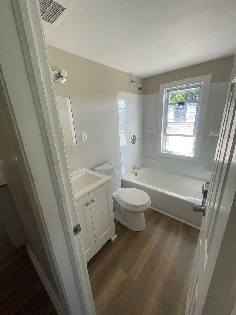 Apartment for rent at 381 E 152nd St, Cleveland, OH 44110