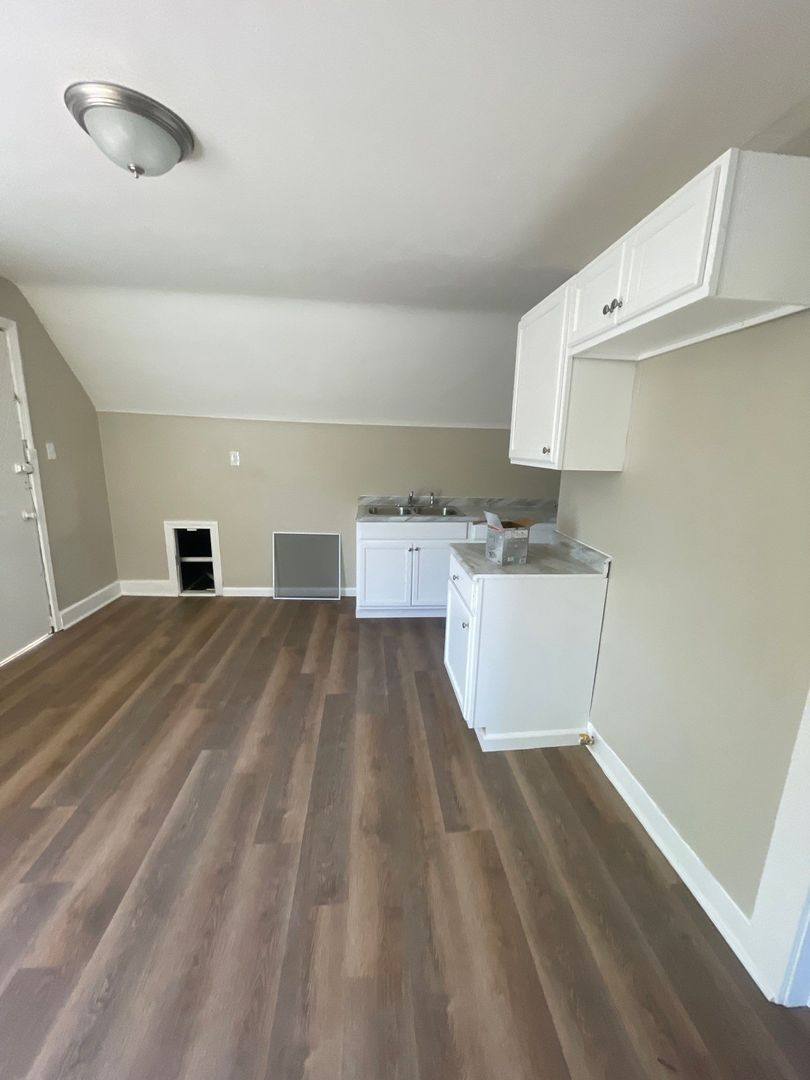 Apartment for rent at 381 E 152nd St, Cleveland, OH 44110
