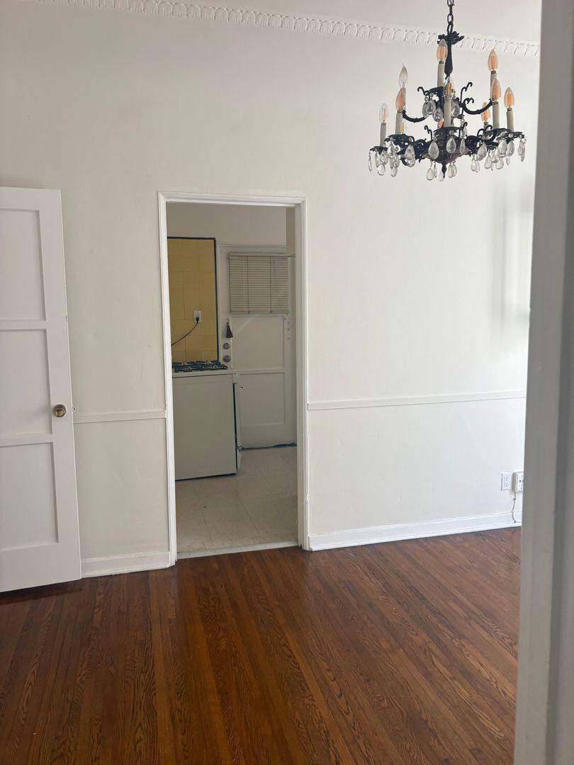 Apartment for rent at 200 S Martel Ave, Los Angeles, CA 90036