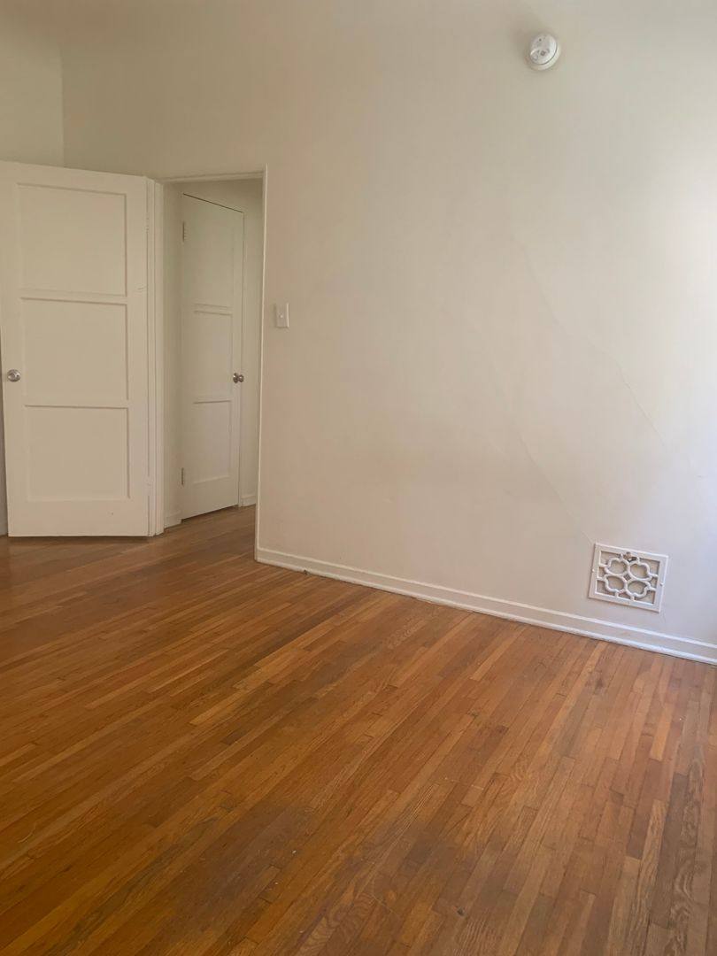 Apartment for rent at 200 S Martel Ave, Los Angeles, CA 90036