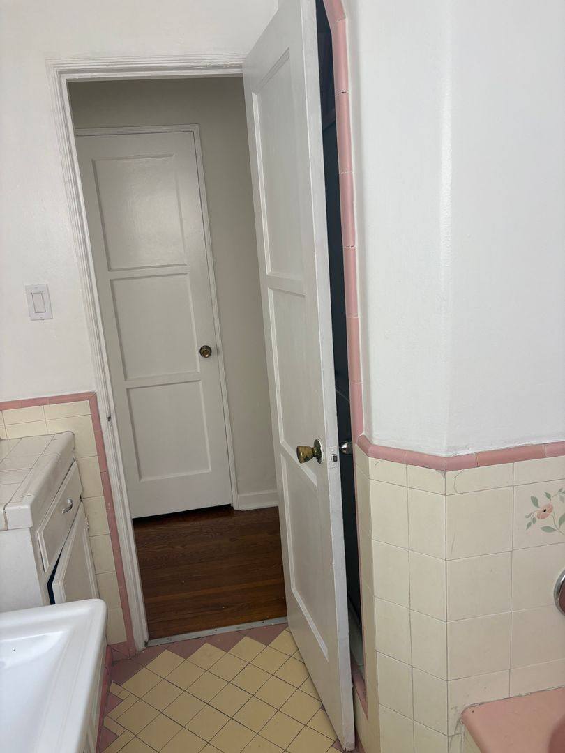 Apartment for rent at 200 S Martel Ave, Los Angeles, CA 90036