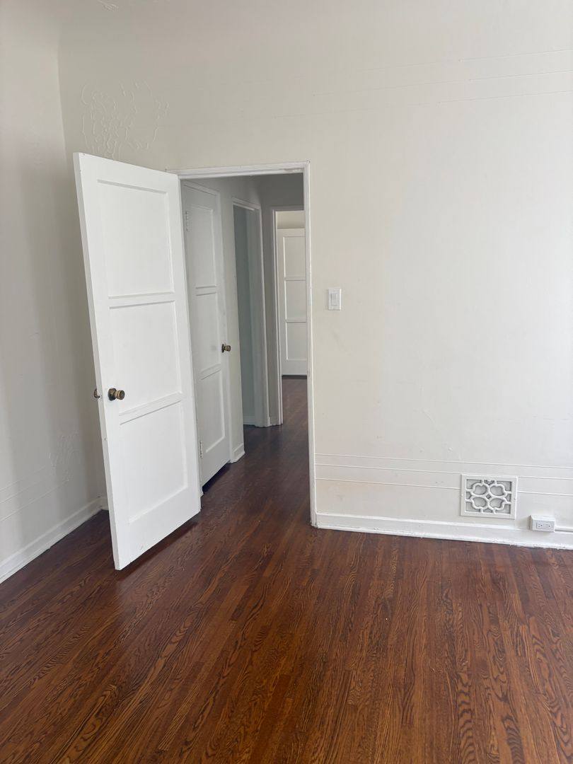 Apartment for rent at 200 S Martel Ave, Los Angeles, CA 90036