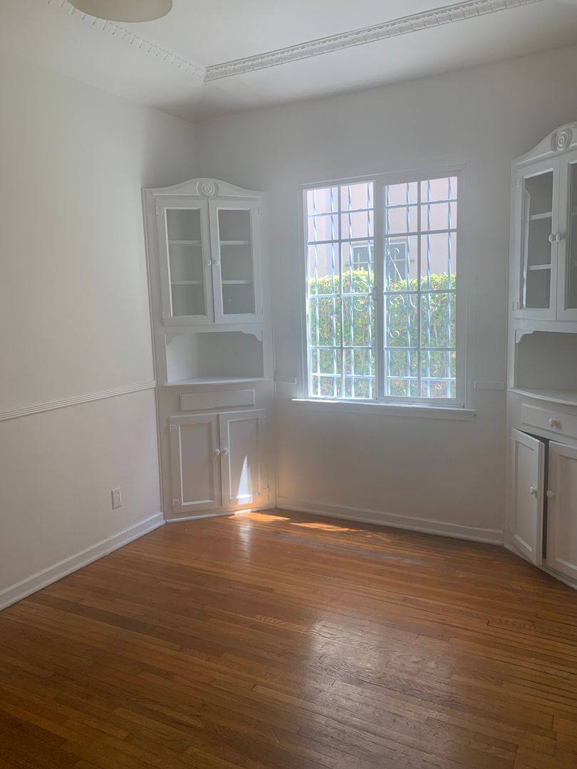 Apartment for rent at 200 S Martel Ave, Los Angeles, CA 90036