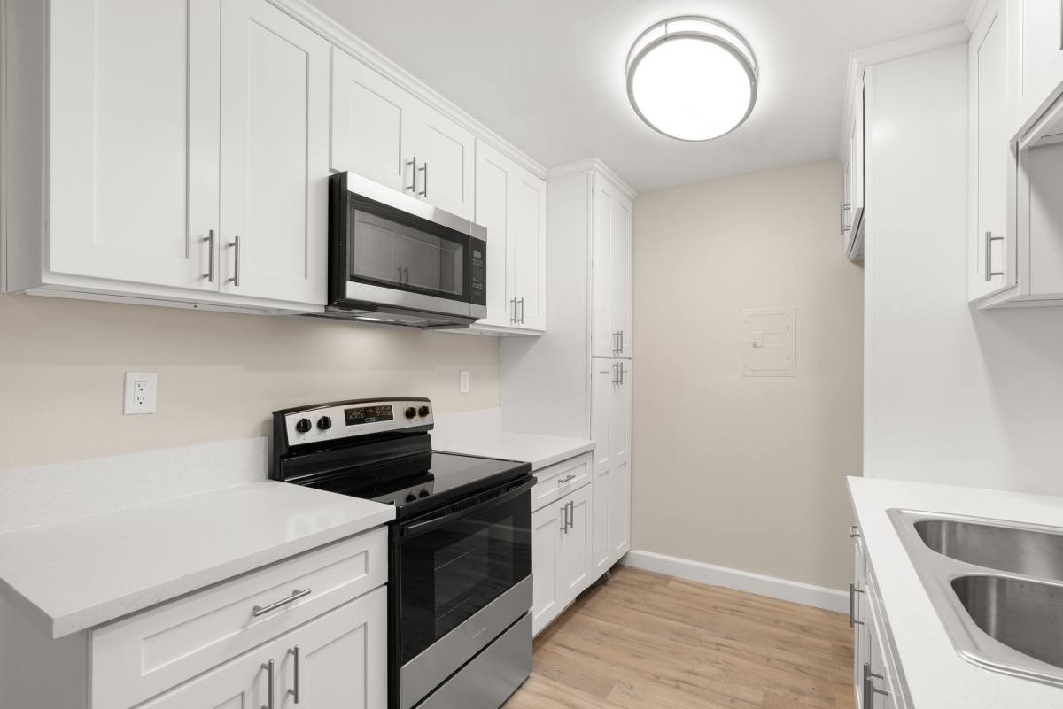Apartment for rent at 8112 Magnolia Ave, Riverside, CA 92504