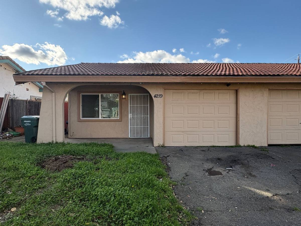 Apartment for rent at 4219 Casa Blanca Lane, Carmichael, CA 95608