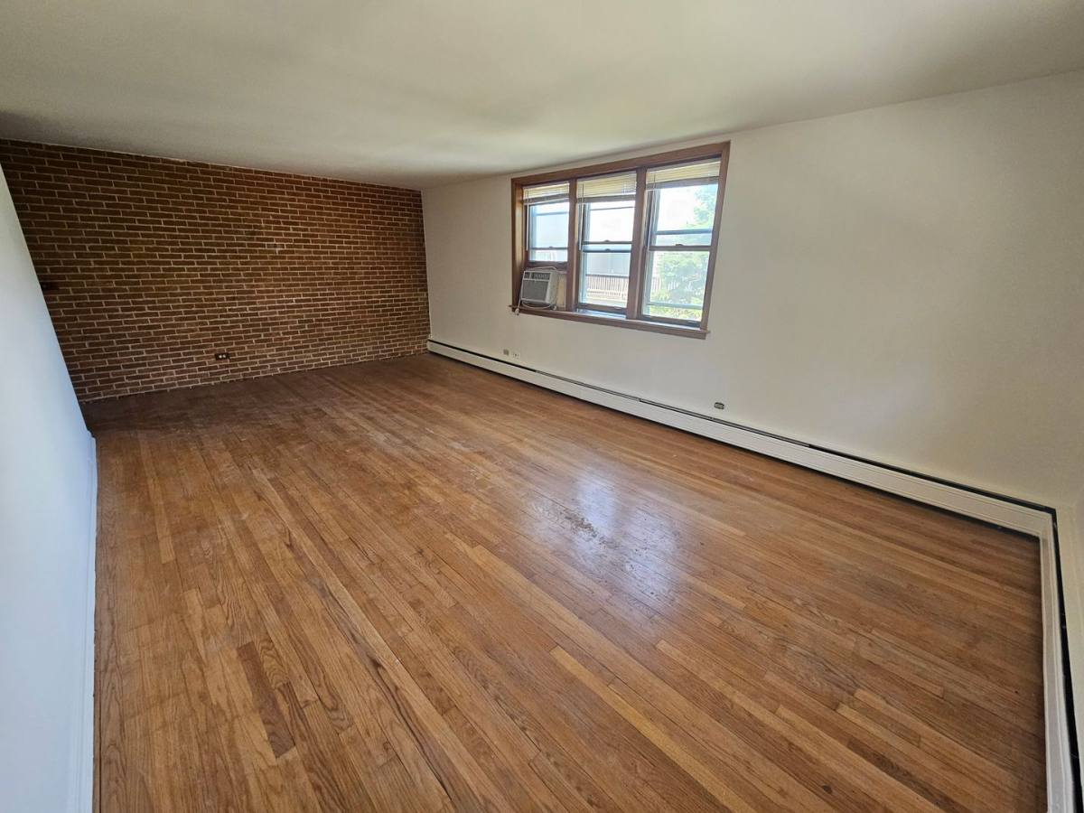 Apartment for rent at 2727 Central St #2N, Evanston, IL 60201