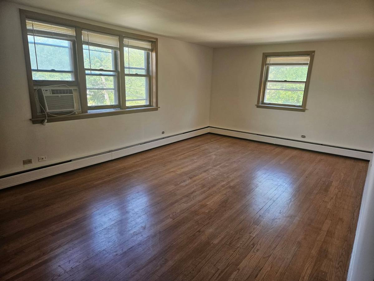 Apartment for rent at 2727 Central St #2N, Evanston, IL 60201