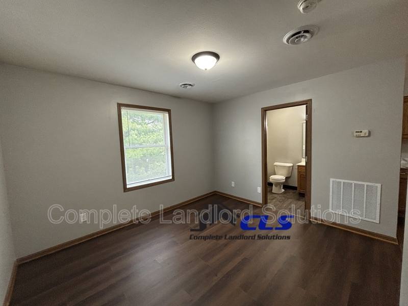 Apartment for rent at 1400 N Ave, Terre Haute, IN 47804