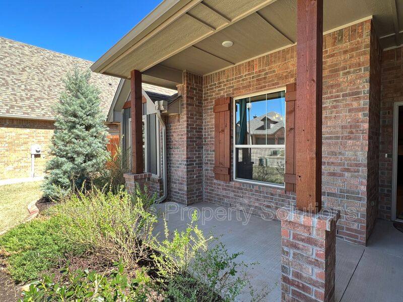 House for rent at 3116 Drake Crest Dr, Edmond, OK 73034