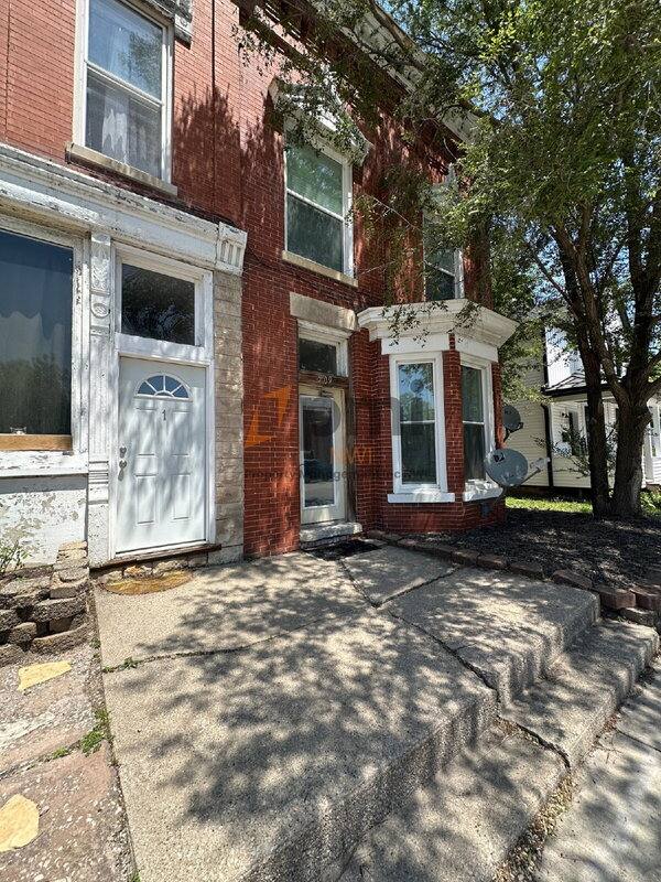 Apartment for rent at 509 E Commercial Ave #1, Lowell, IN 46356