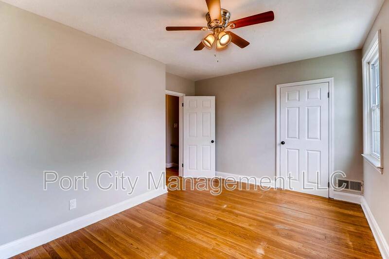 Townhouse for rent at 8617 Oak Rd, Parkville, MD 21234
