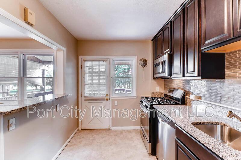 Townhouse for rent at 8617 Oak Rd, Parkville, MD 21234