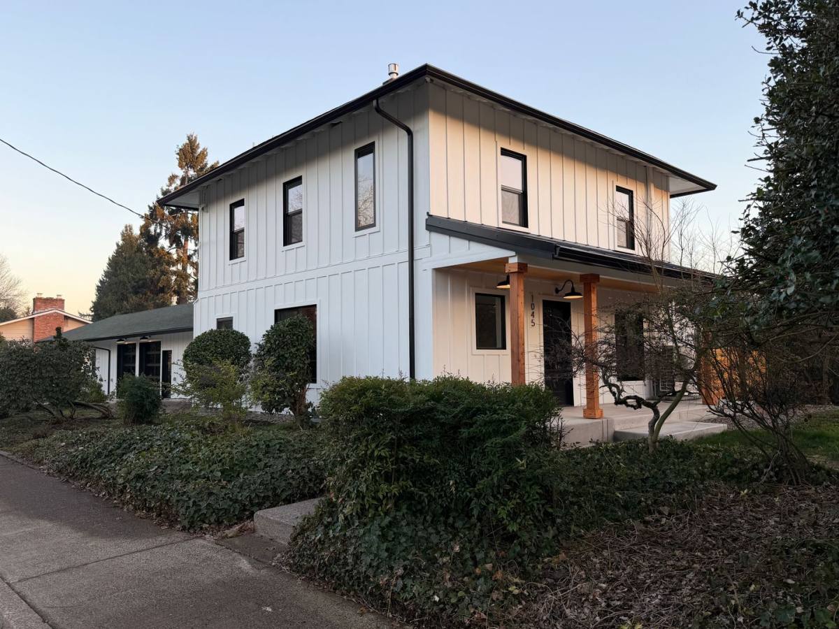 House for rent at 1045 Oakway Dr, Eugene, OR 97401