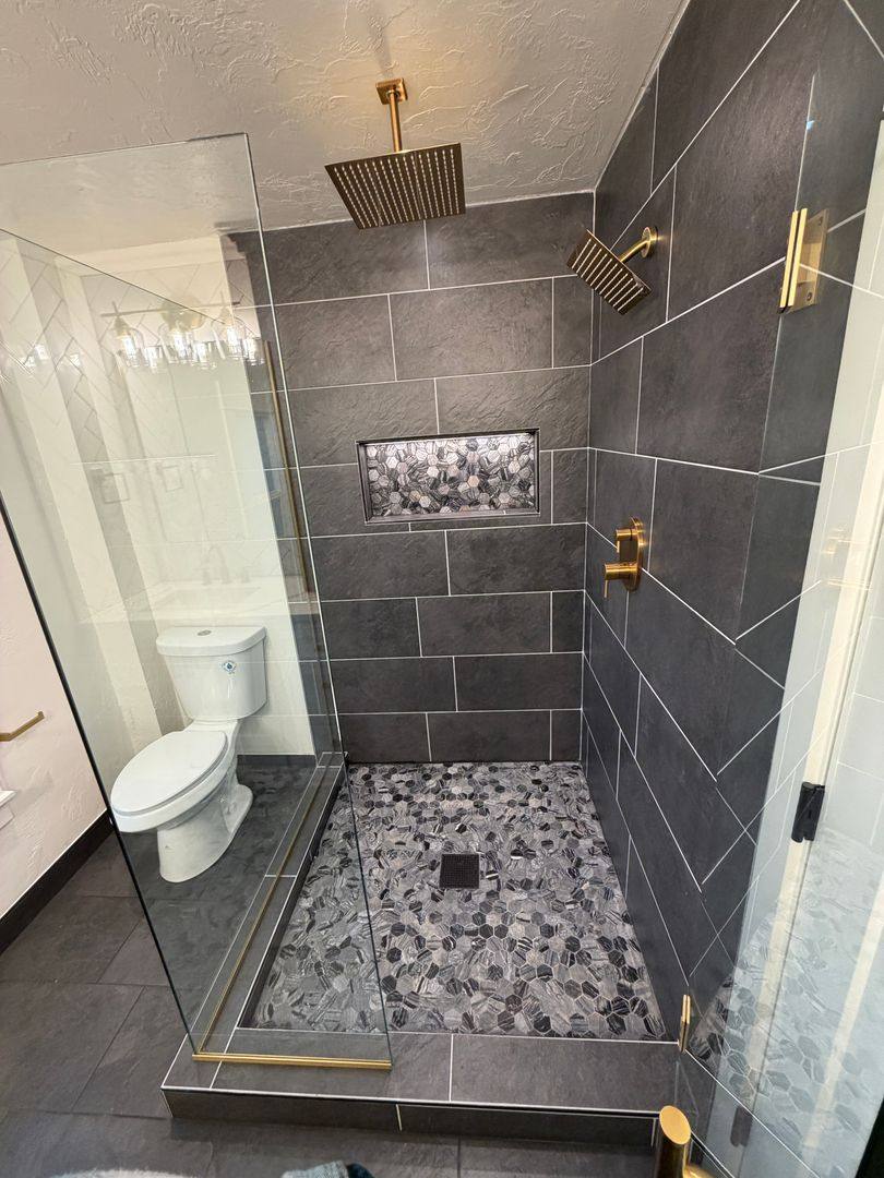 House for rent at 1045 Oakway Dr, Eugene, OR 97401