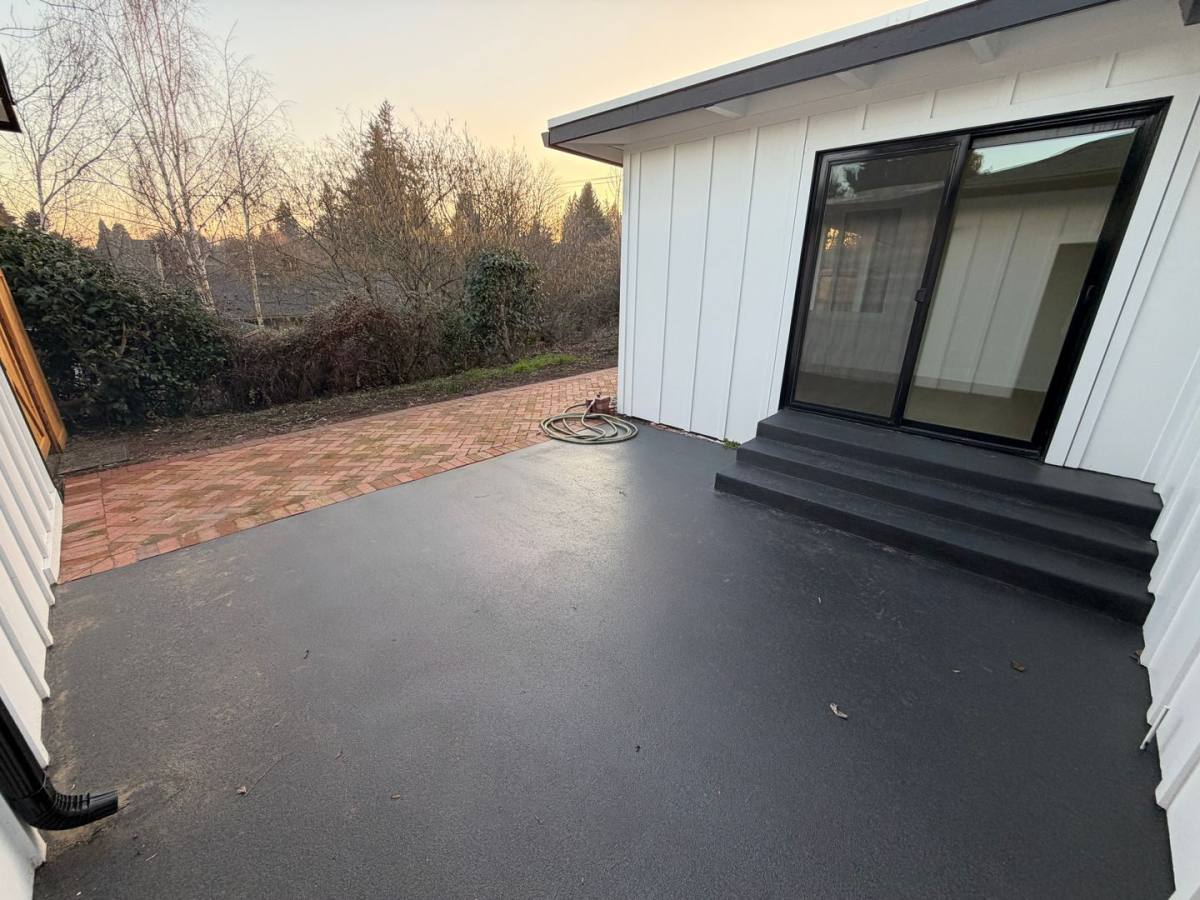 House for rent at 1045 Oakway Dr, Eugene, OR 97401