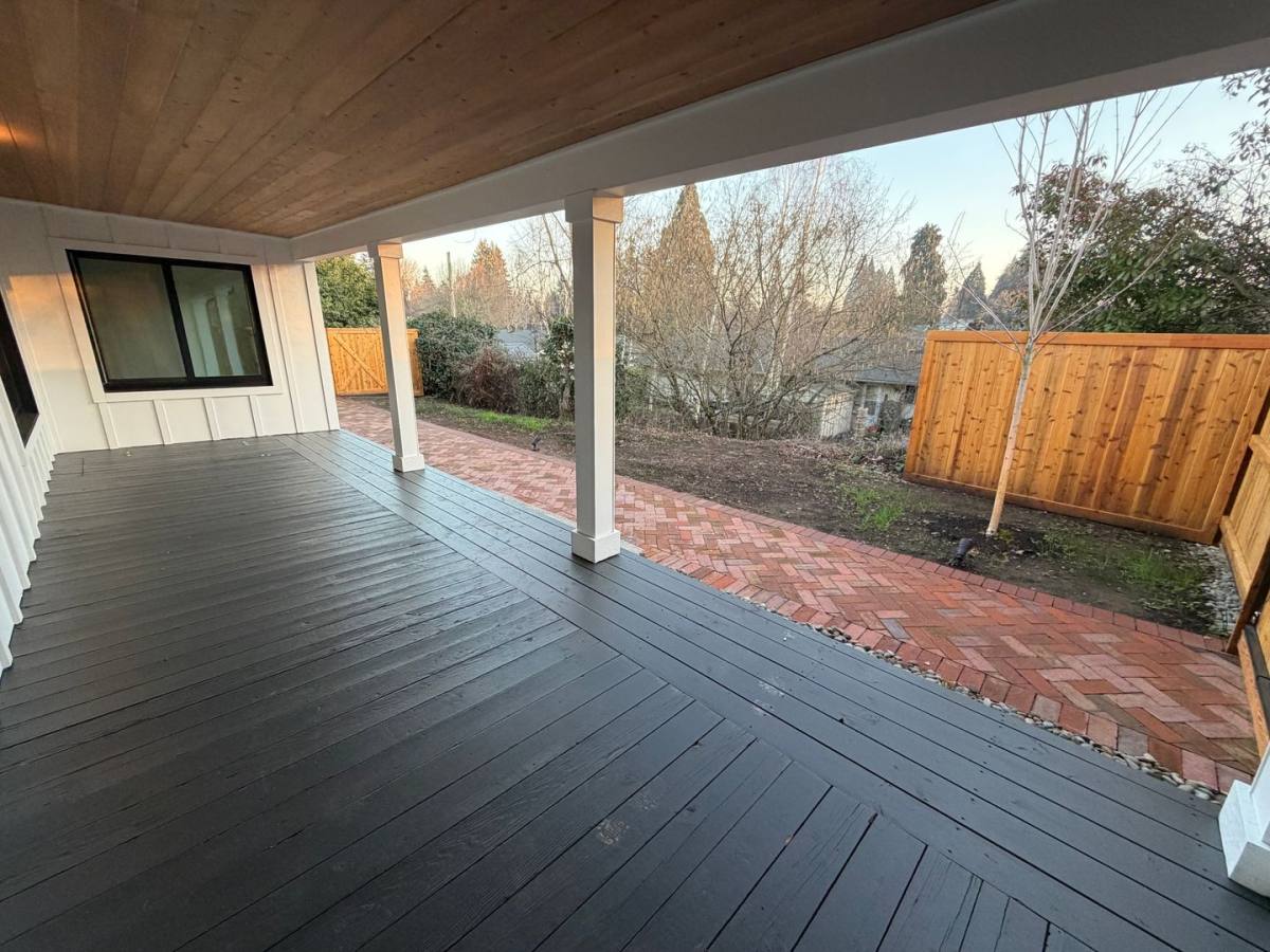 House for rent at 1045 Oakway Dr, Eugene, OR 97401