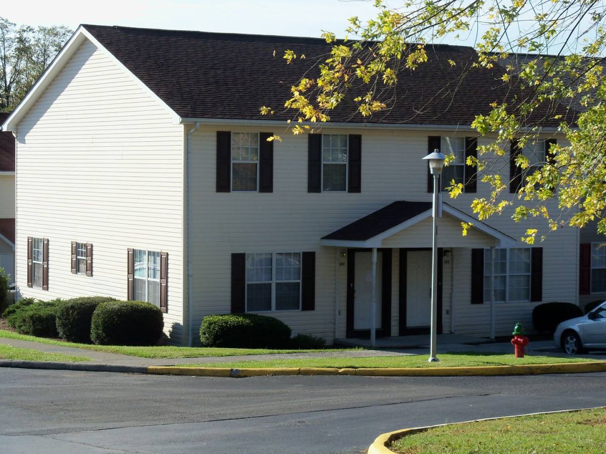 Townhouse for rent at 888 Patrick Henry Dr, Blacksburg, VA 24060