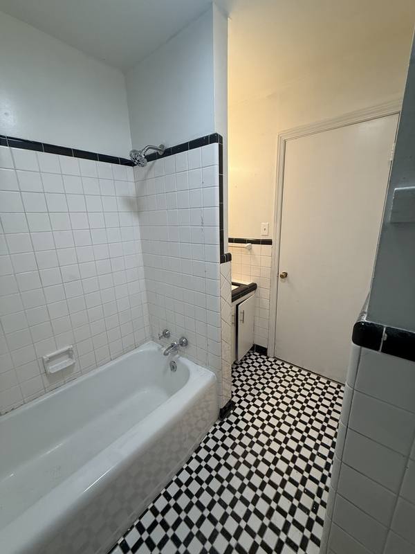 Apartment for rent at 903 Collinwood Ave, Florence, AL 35630