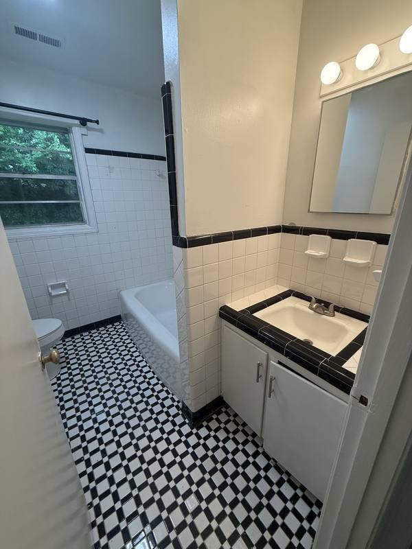 Apartment for rent at 903 Collinwood Ave, Florence, AL 35630