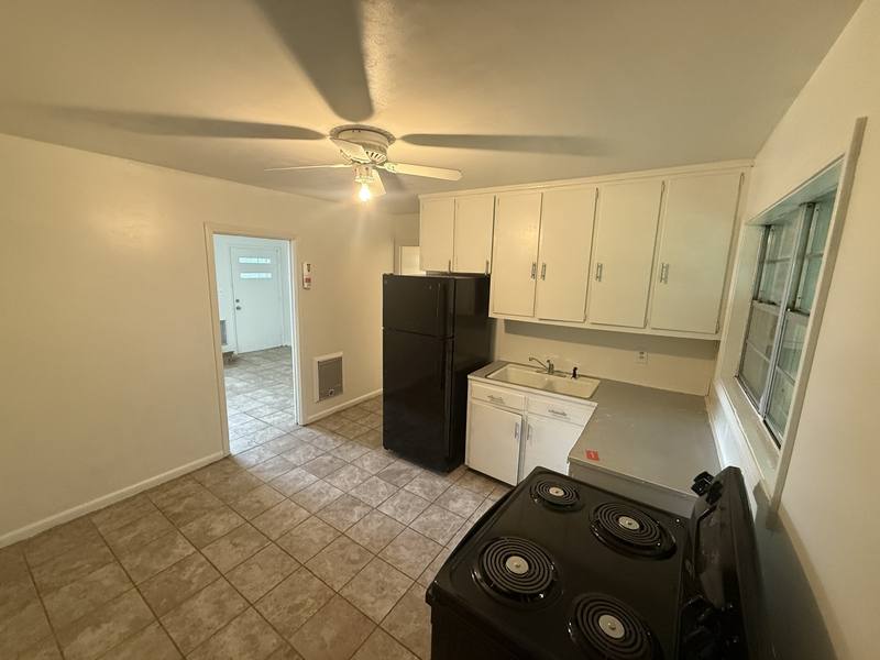 Apartment for rent at 903 Collinwood Ave, Florence, AL 35630