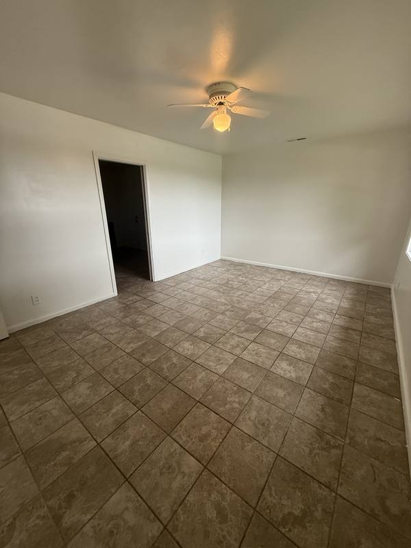 Apartment for rent at 903 Collinwood Ave, Florence, AL 35630