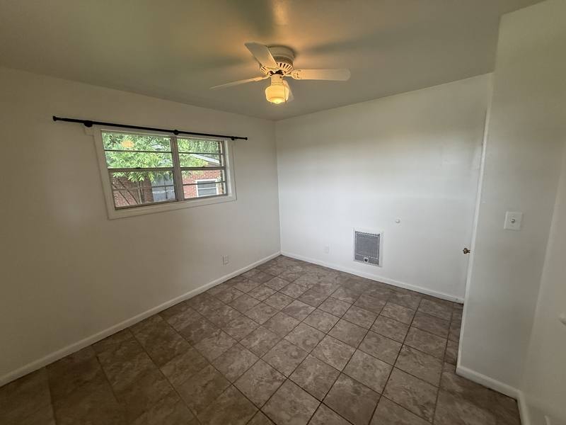 Apartment for rent at 903 Collinwood Ave, Florence, AL 35630