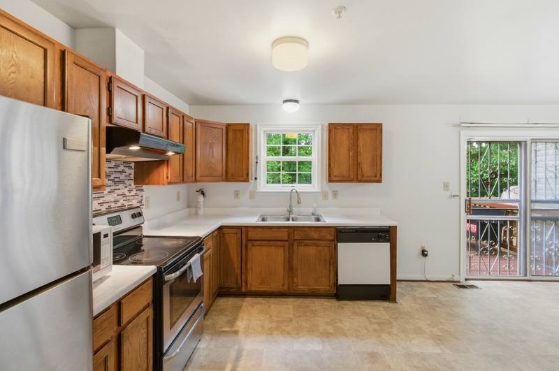 Townhouse for rent at 1033 Higgins Way #1, Hyattsville, MD 20782
