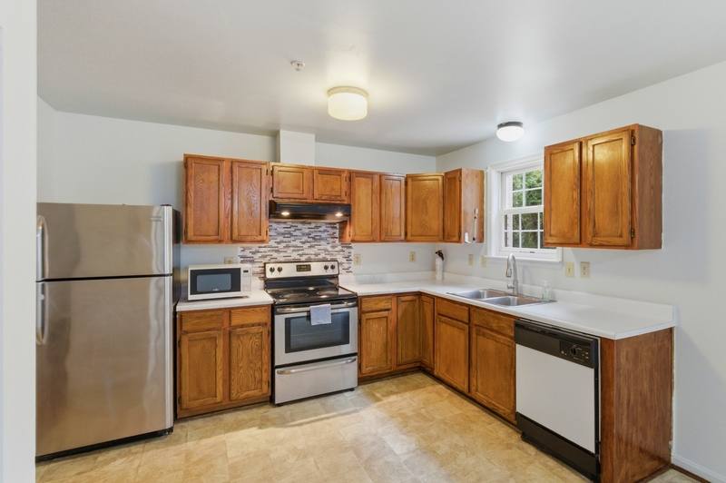 Townhouse for rent at 1033 Higgins Way #1, Hyattsville, MD 20782