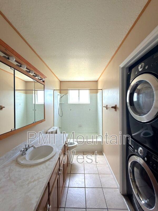 House for rent at 1020 E 1275 N, Layton, UT 84040