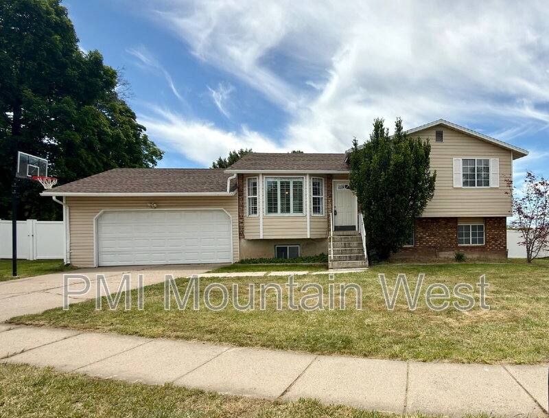 House for rent at 1020 E 1275 N, Layton, UT 84040
