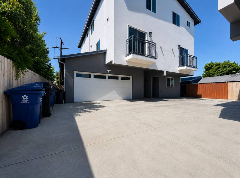 Apartment for rent at 1731 E 68th St #C, Los Angeles, CA 90001