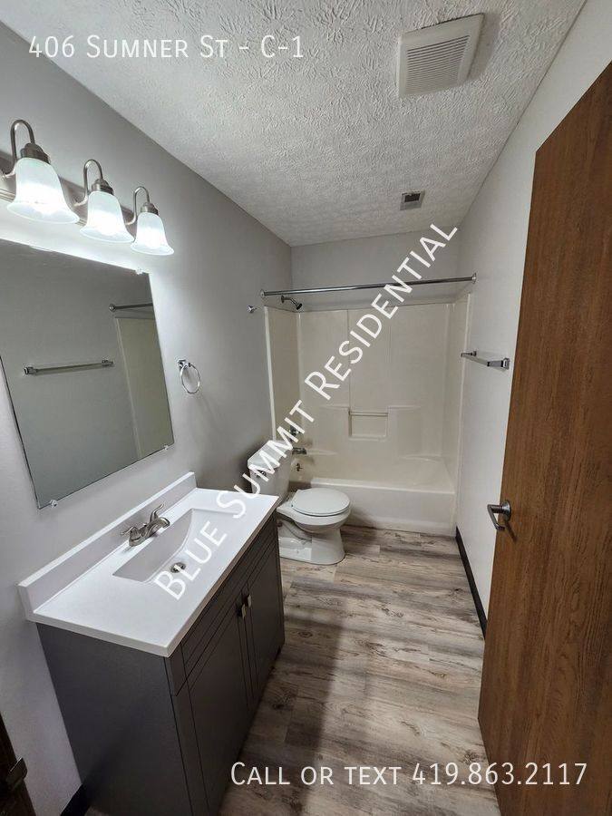 Apartment for rent at 406 Sumner St, Akron, OH 44304
