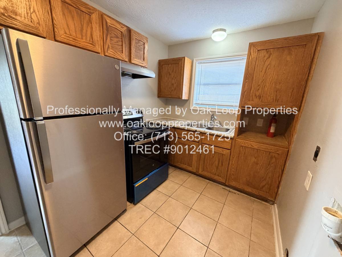 Apartment for rent at 1414 E Ave #A, Katy, TX 77493