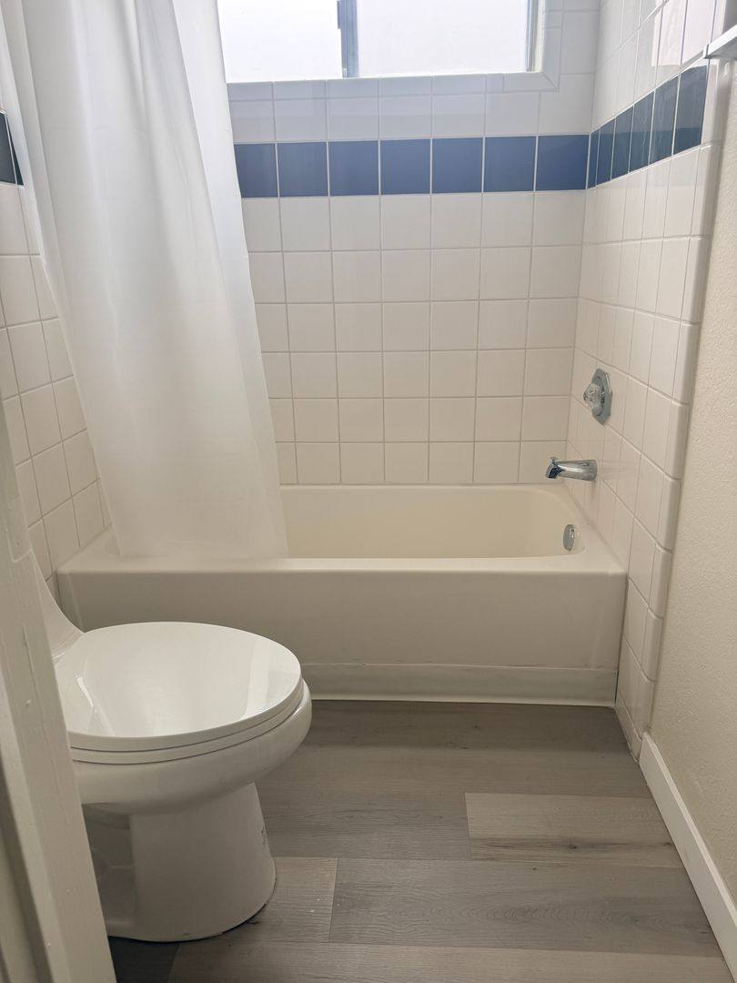 Apartment for rent at 10042 Commerce Ave, Tujunga, CA 91042