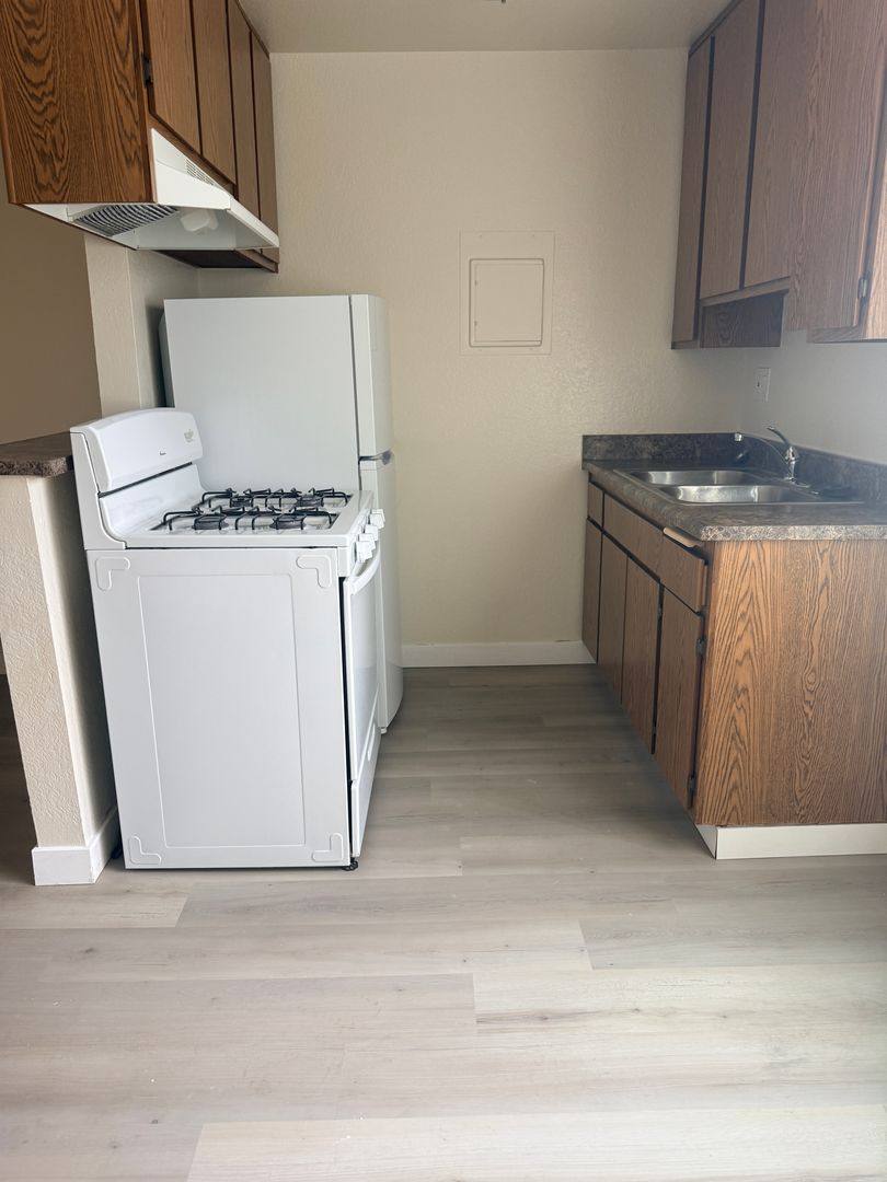 Apartment for rent at 10042 Commerce Ave, Tujunga, CA 91042